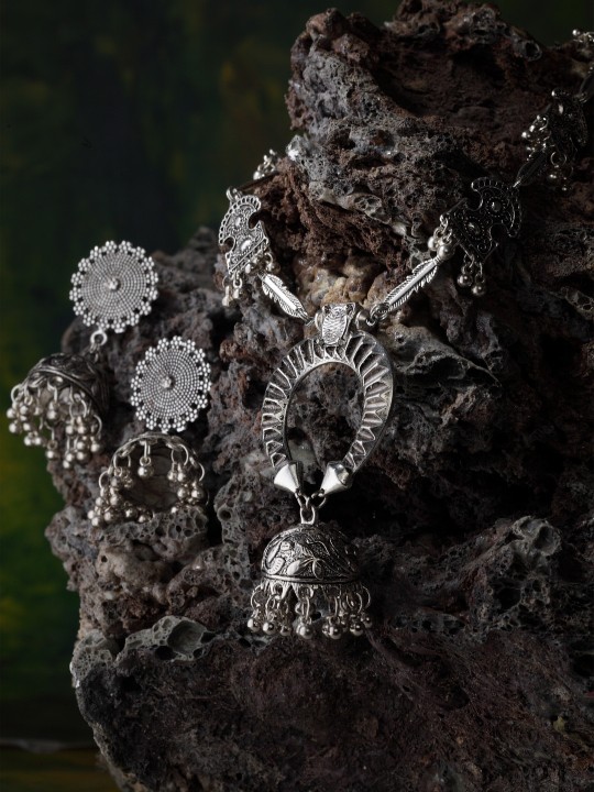 Women Silver-Toned Designer Necklace & Earring Set