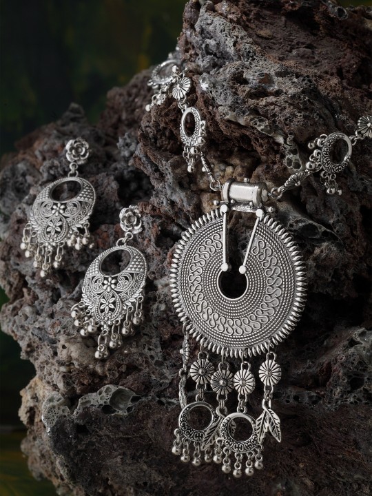 Women Silver-Toned Designer Necklace & Earring Set