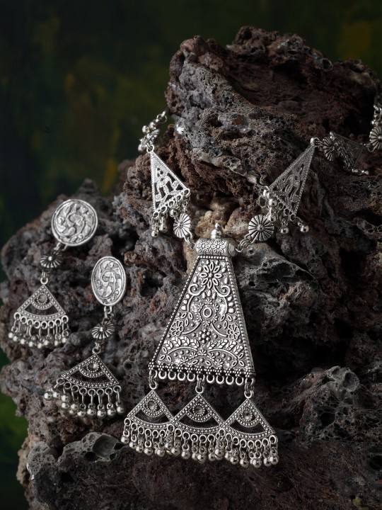 Women Silver-Toned Designer Necklace & Earring Set
