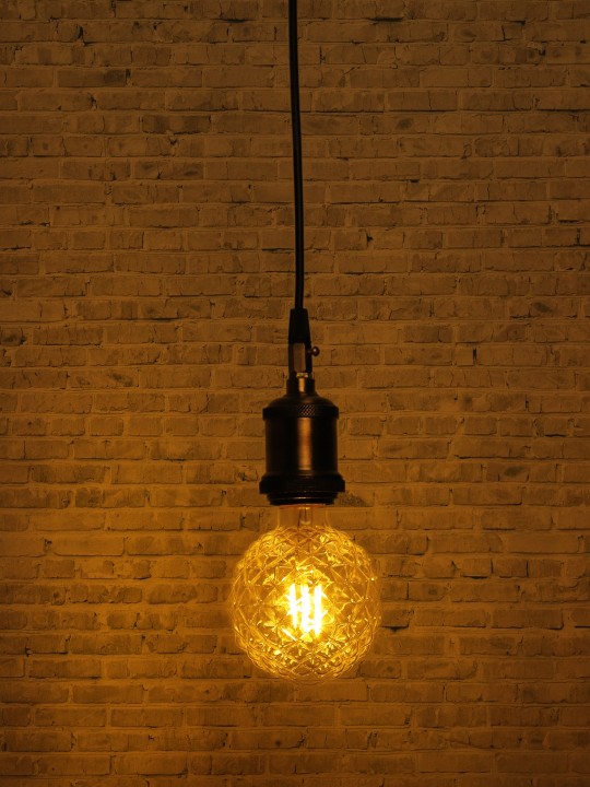 Edison Hanging with LED Raised Cut Glass Pyramid Globe E27 Bulb