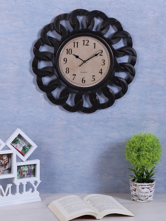 Beige & Bronze-Toned Round Solid Analogue Wall Clock