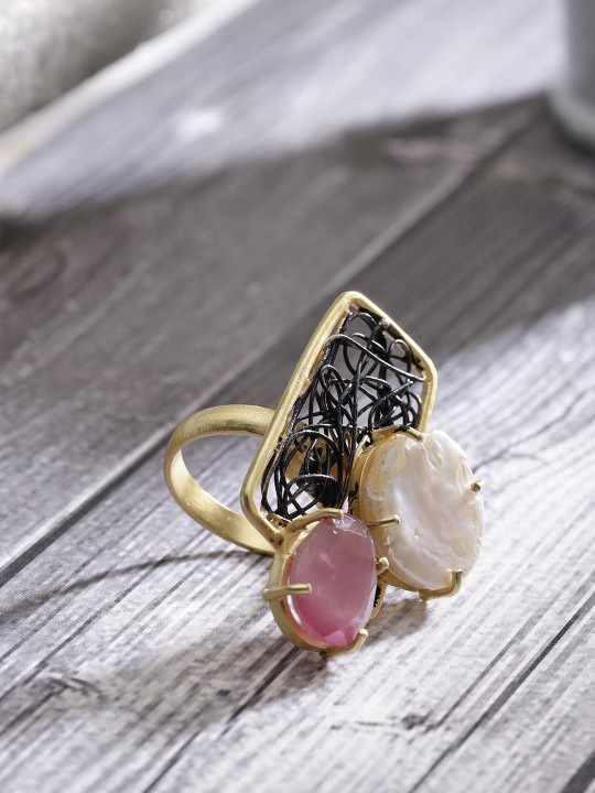 Black & Off-White Gold-Plated Onyx-Studded Handcrafted Adjustable Finger Ring