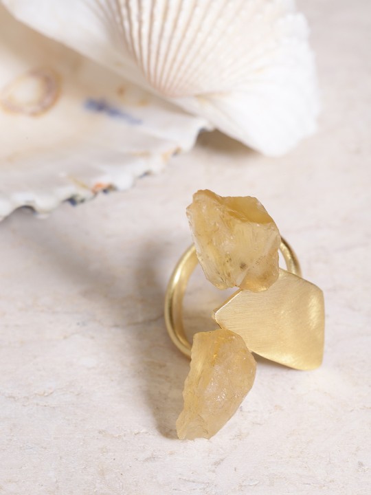 Beige Gold-Plated Onyx-Studded Handcrafted Adjustable Finger Ring