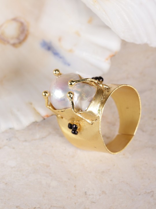 Off-White & Black Gold-Plated Onyx-Studded Handcrafted Adjustable Finger Ring