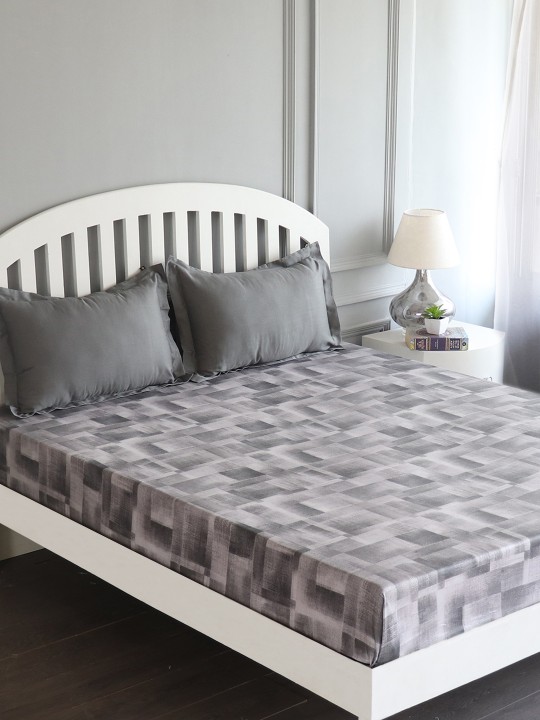 Black & Grey Geometric Flat 210 TC Cotton Double Bedsheet with 2 Pillow Covers