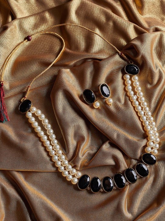 Women Black & White Pearl Beaded Handcrafted Jewellery Set