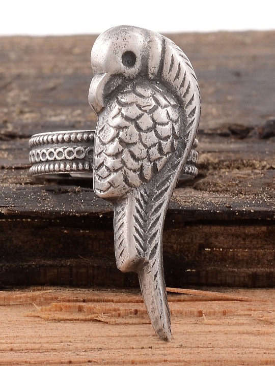Women Handcrafted 92.5 Sterling Silver Oxidised Ring