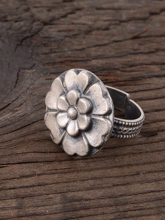 Women Handcrafted 92.5 Sterling Silver Oxidised Ring