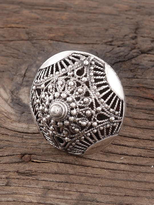 Women Handcrafted 92.5 Sterling Silver Oxidised Ring