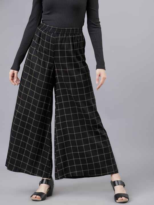 Vishudh Women Black Printed Flared Palazzos