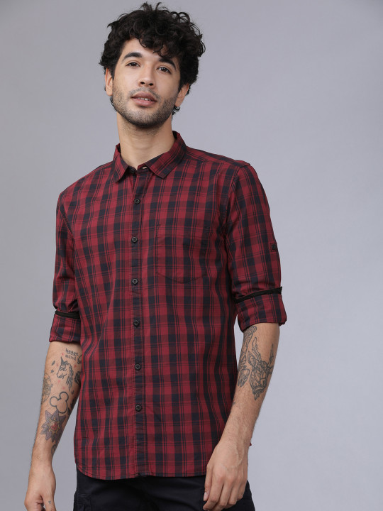 HIGHLANDER Men Navy Blue & Red Slim Fit Checked Casual Shirt