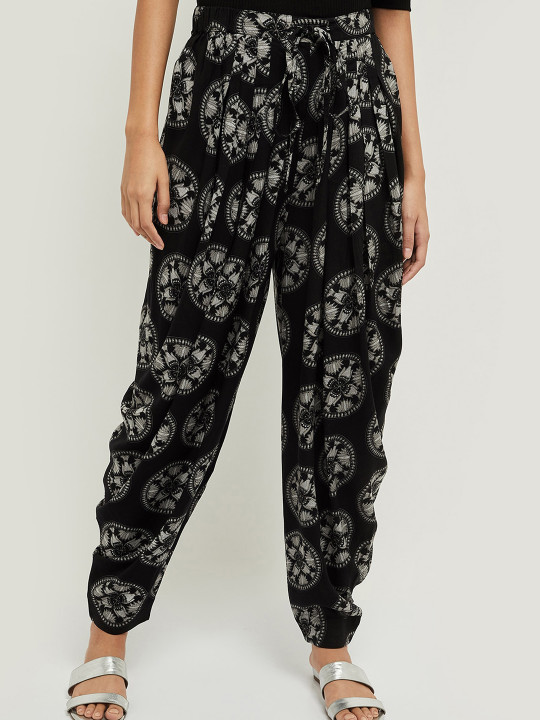 Women Black &amp; White Printed Patiala Pants