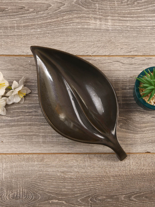 Aapno Rajasthan Brown Leaf Structure Ceramic Serving Platter