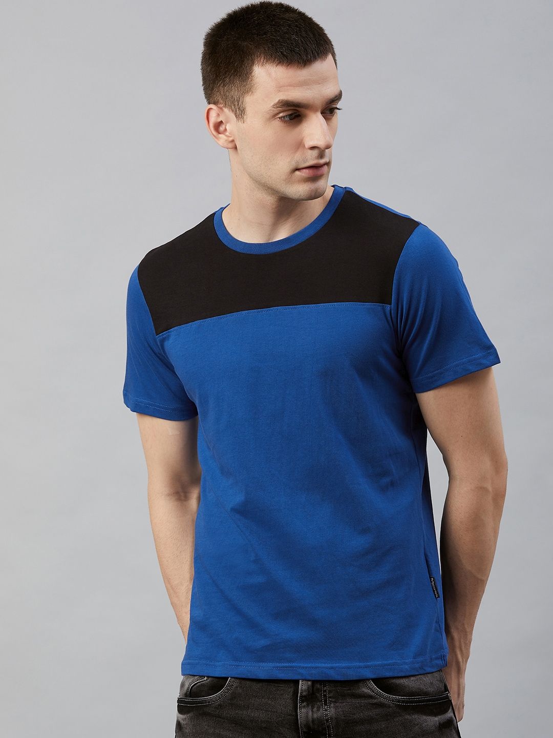 Roadster Men Blue and Black Colourblocked Round Neck T-shirt (Image - 2)
