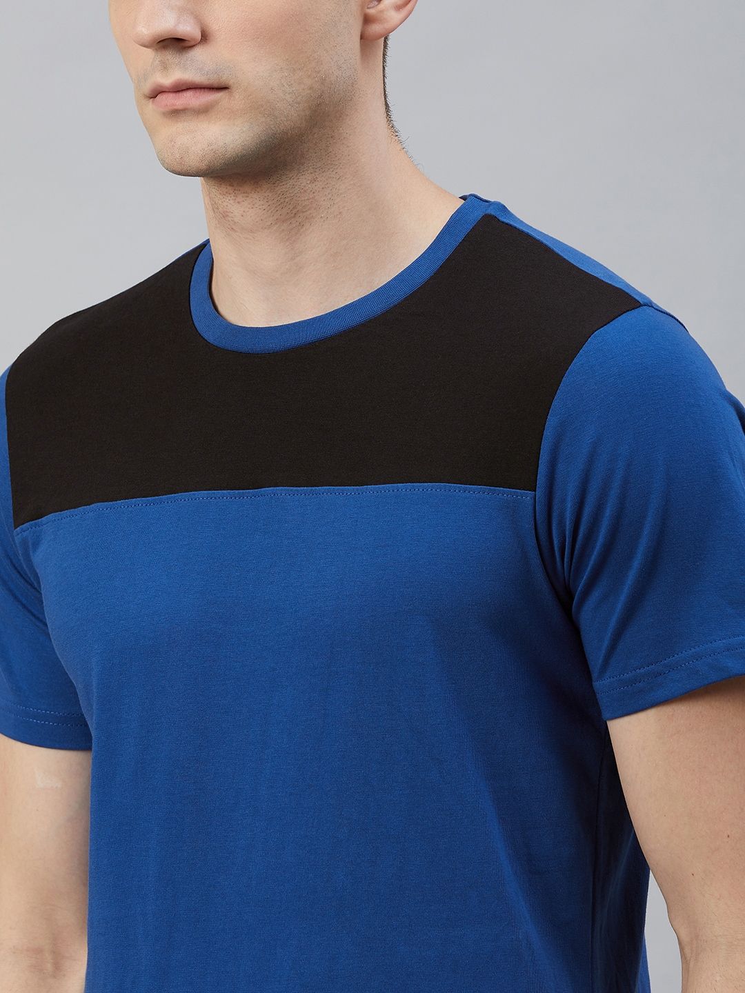 Roadster Men Blue and Black Colourblocked Round Neck T-shirt (Image - 1)