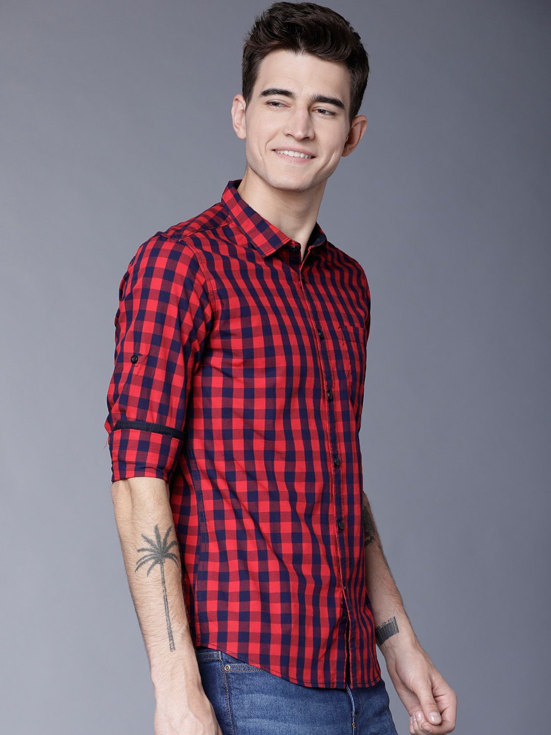 HIGHLANDER Men Red & Navy Blue Slim Fit Checked Casual Shirt (Image - 2)