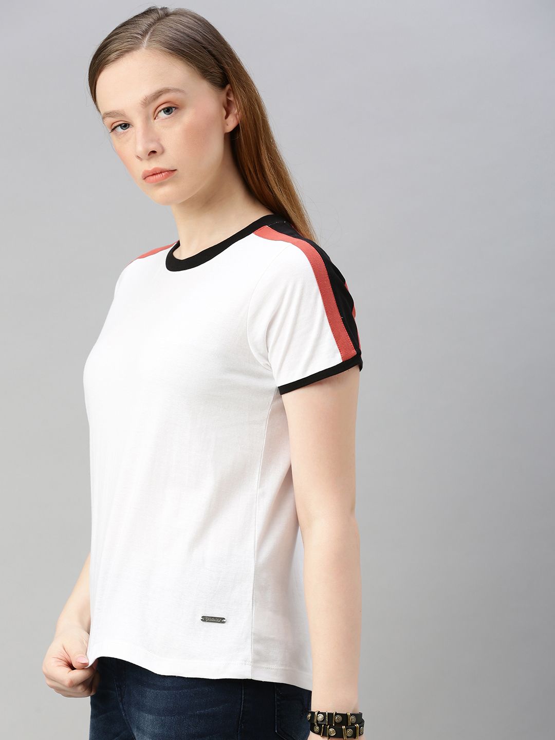 Roadster Women White Solid Round Neck T-shirt (Image - 2)