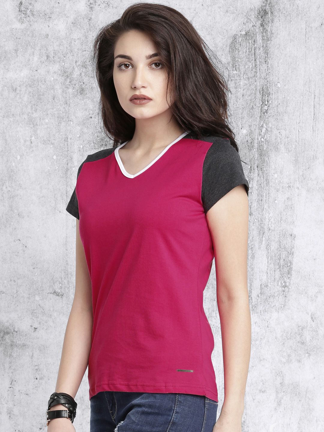 Roadster Women Pink V-Neck T-shirt (Image - 1)
