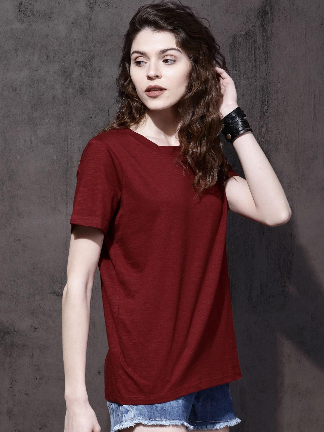 Roadster Women Maroon Solid Round Neck T-shirt (Image - 2)