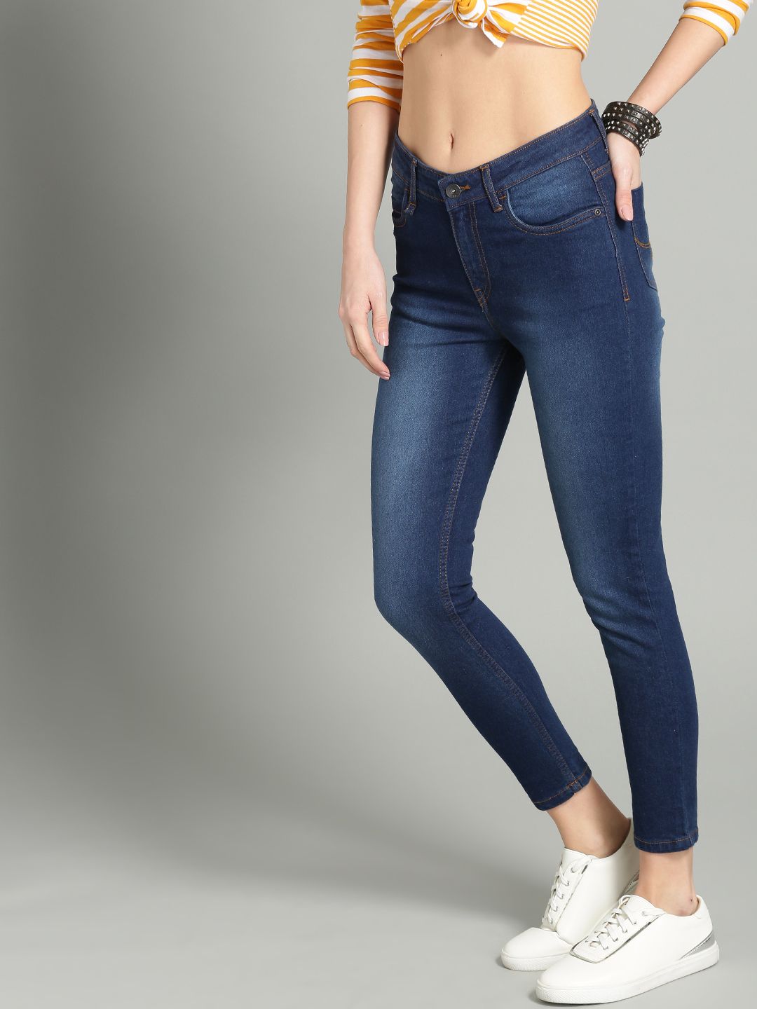 Roadster Women Blue Skinny Fit Mid-Rise Clean Look Stretchable Cropped Jeans (Image - 1)