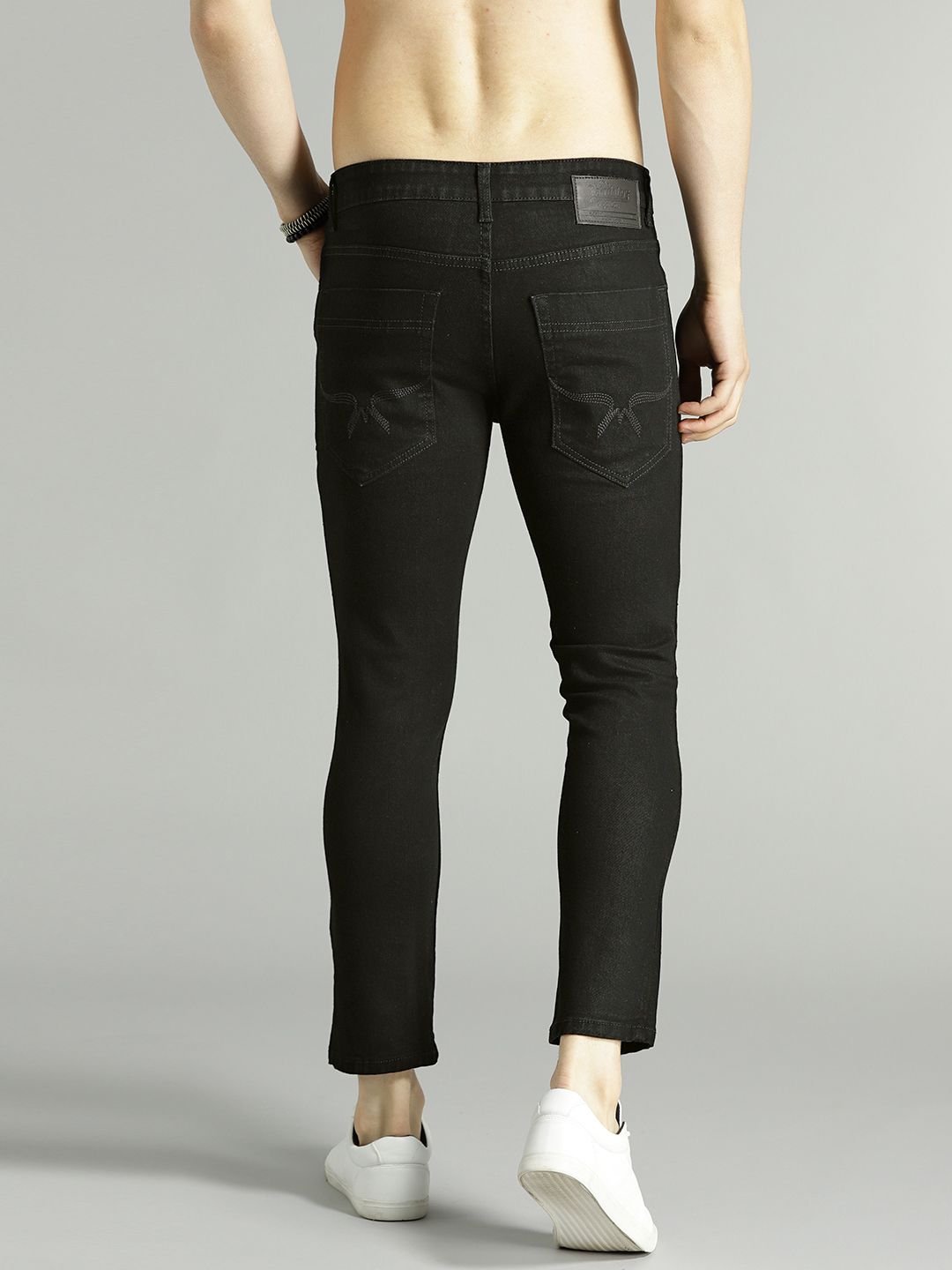 Roadster Men Black Skinny Fit Mid-Rise Slash Knee Stretchable Cropped Jeans (Image - 2)