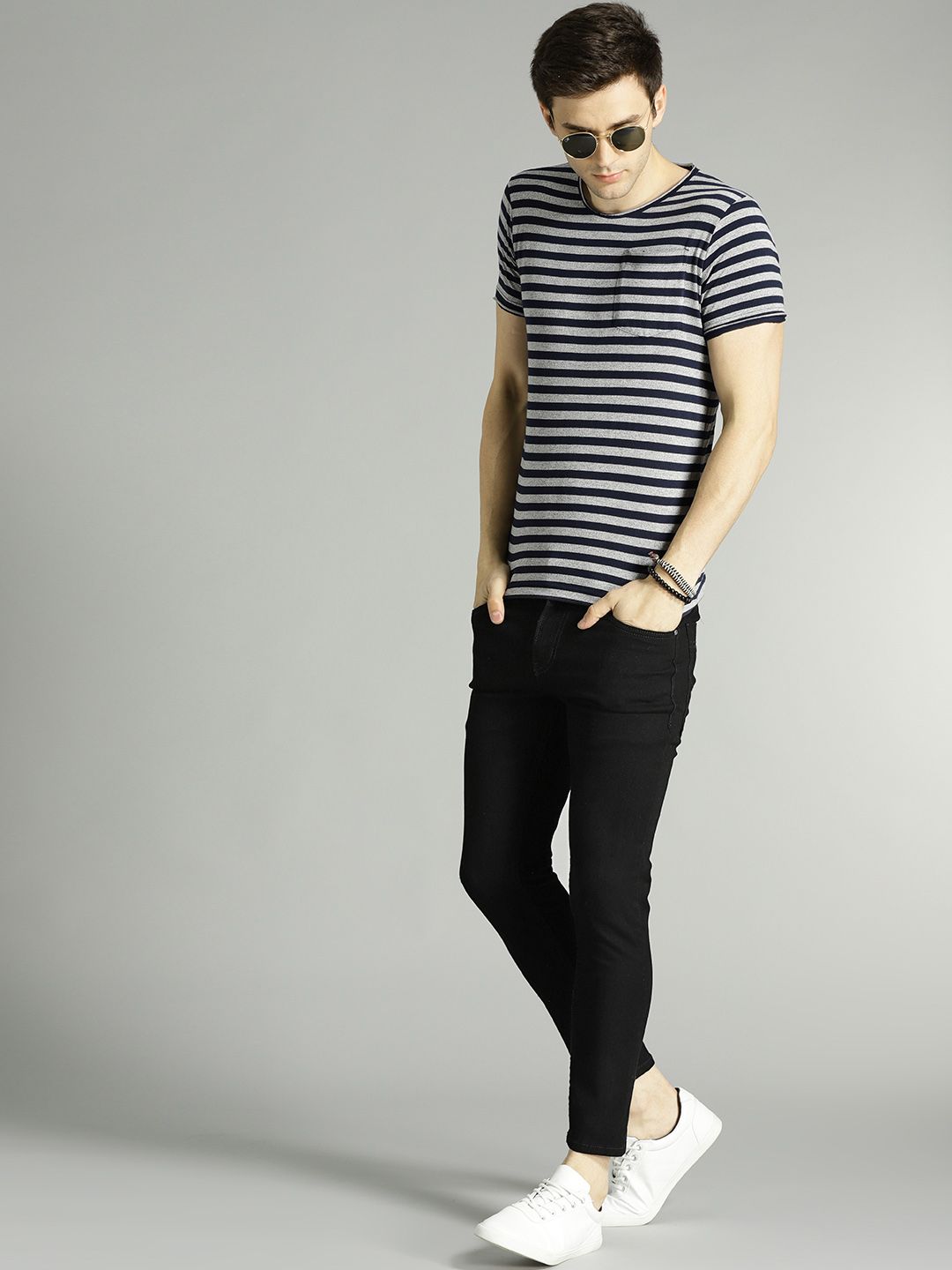 Roadster Men Black Skinny Fit Mid-Rise Clean Look Stretchable Cropped Jeans (Image - 3)