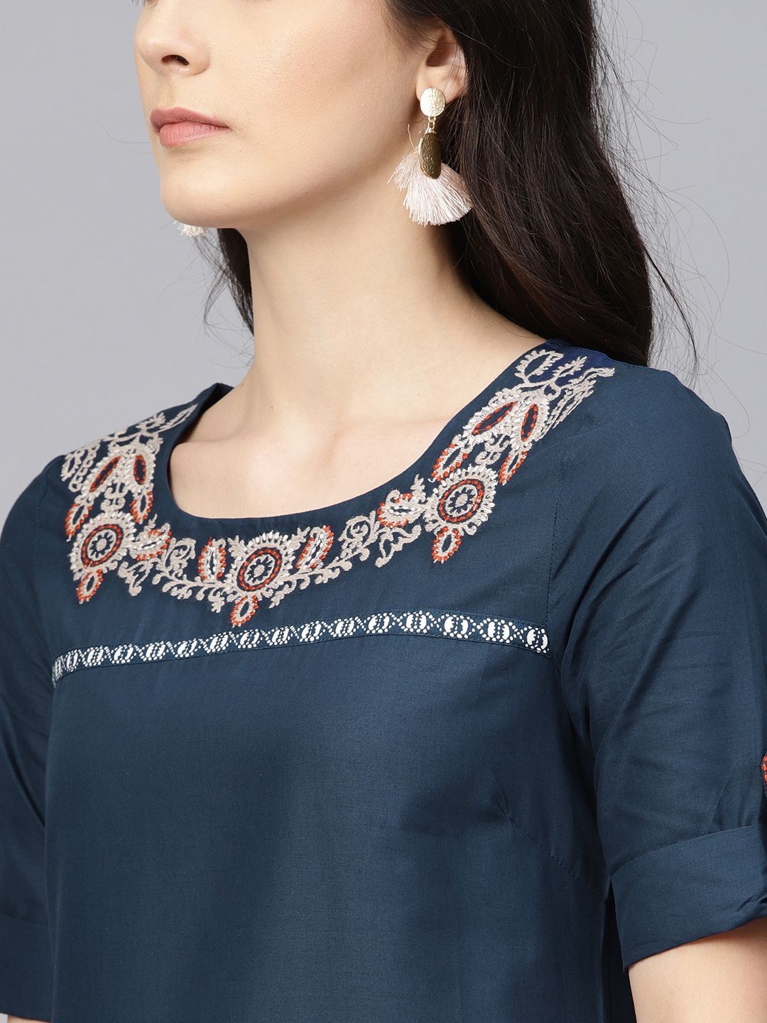 W Women Navy Blue Solid Straight Kurta (Image - 1)