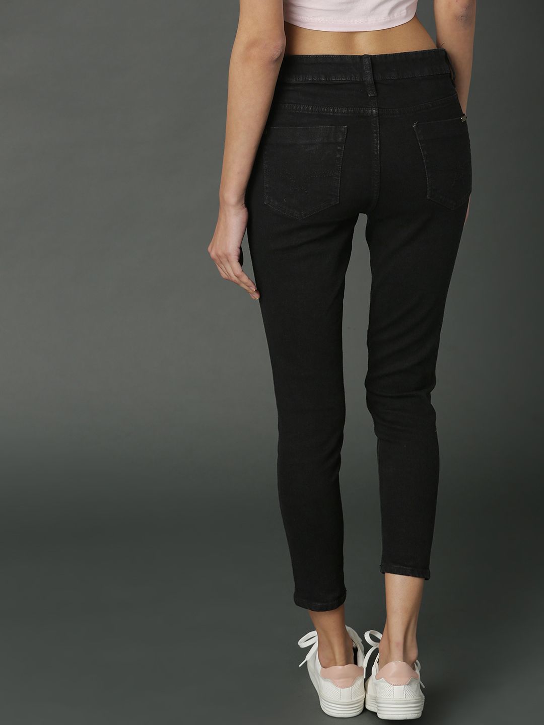 Roadster Women Black Skinny Fit Mid-Rise Clean Look Stretchable Cropped Jeans (Image - 2)