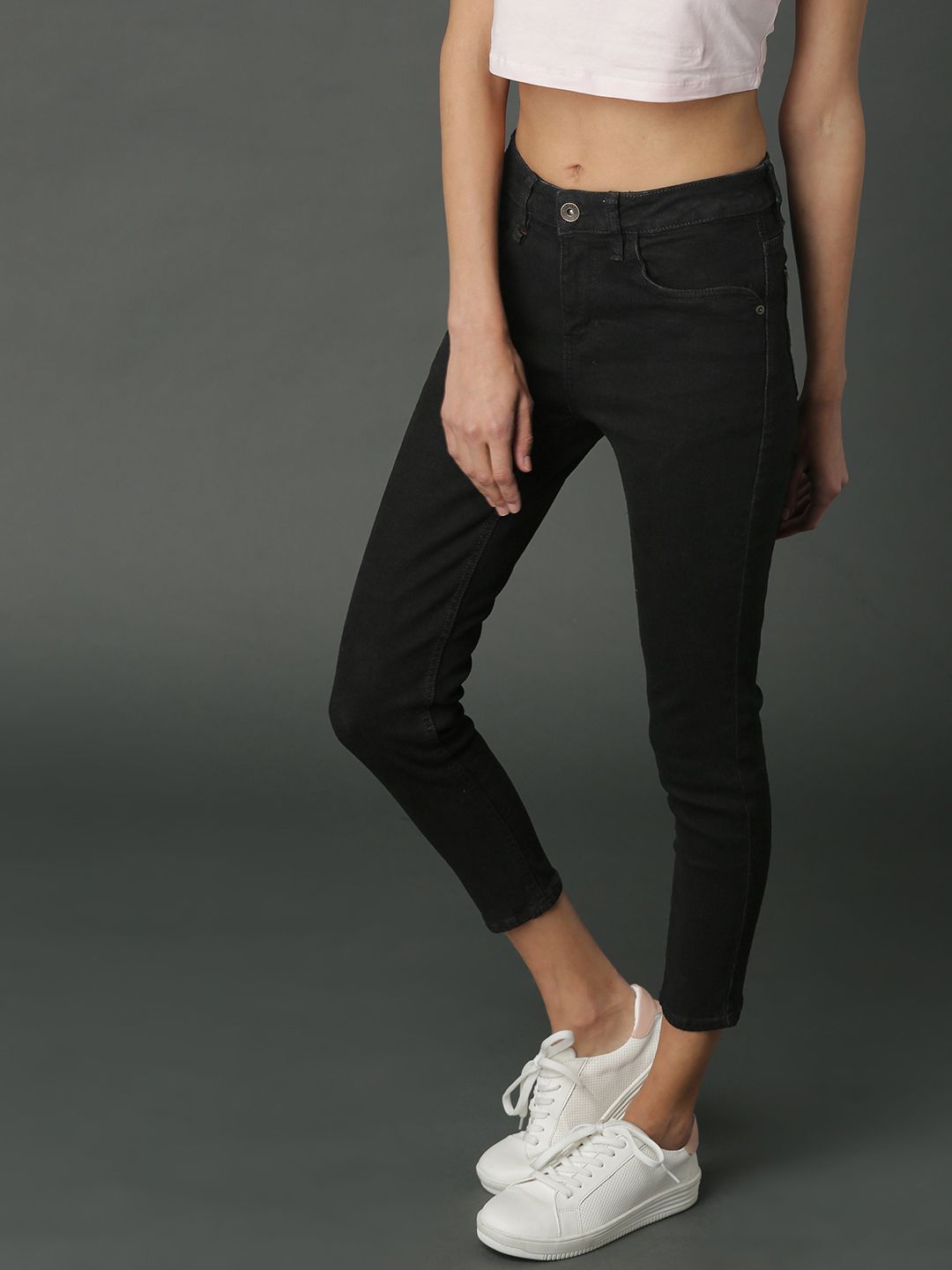 Roadster Women Black Skinny Fit Mid-Rise Clean Look Stretchable Cropped Jeans (Image - 1)