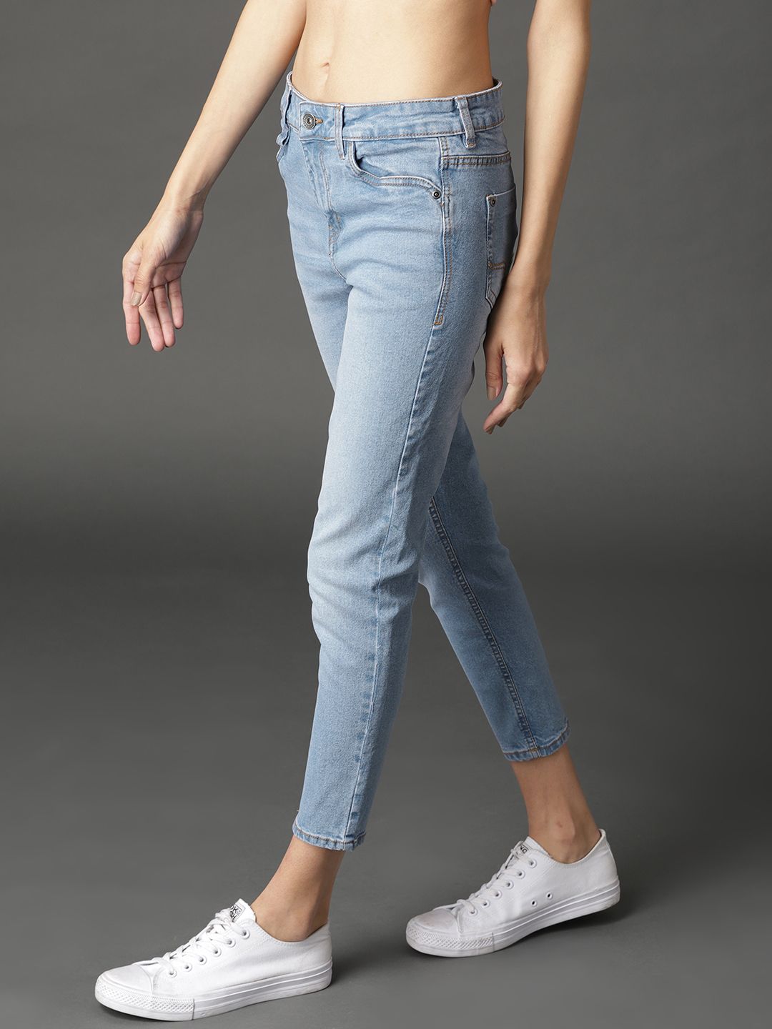 Roadster Women Blue Skinny Fit Mid-Rise Clean Look Stretchable Crop Jeans (Image - 1)