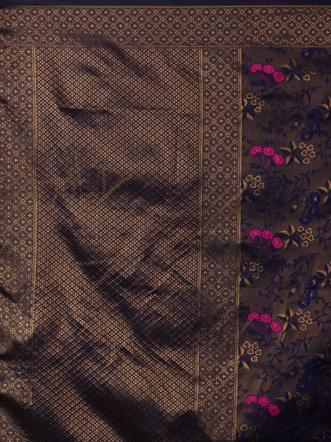 Mitera Navy Blue & Gold-Coloured Silk Blend Woven Design Kanjeevaram Saree (Image - 3)