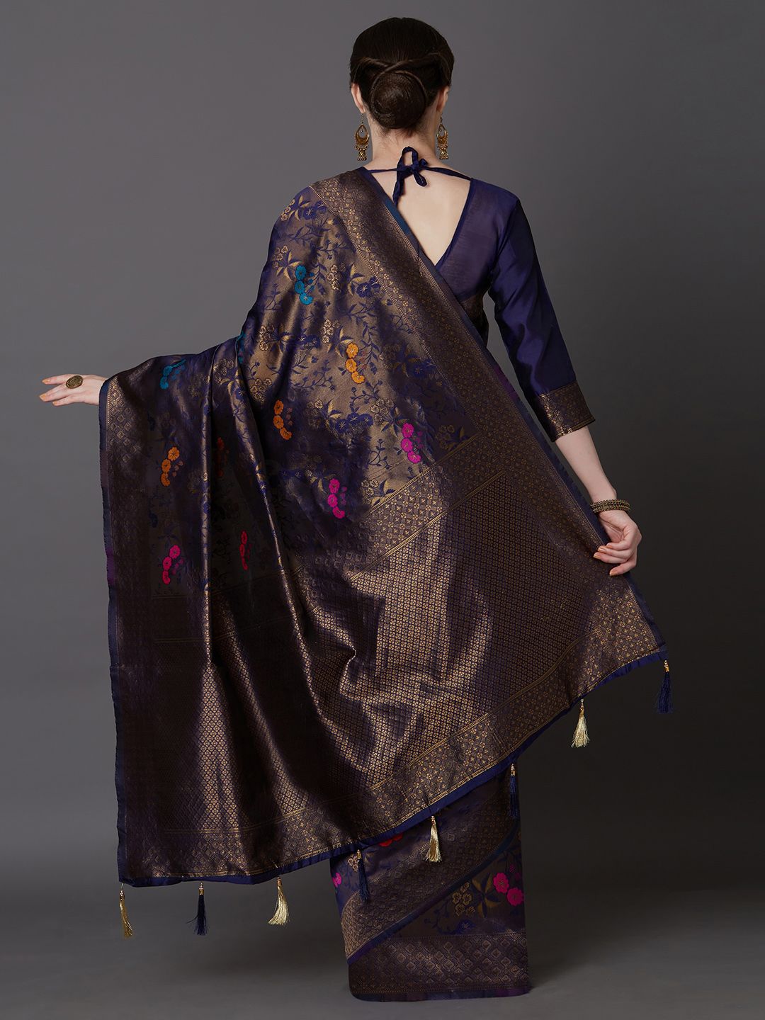 Mitera Navy Blue & Gold-Coloured Silk Blend Woven Design Kanjeevaram Saree (Image - 2)