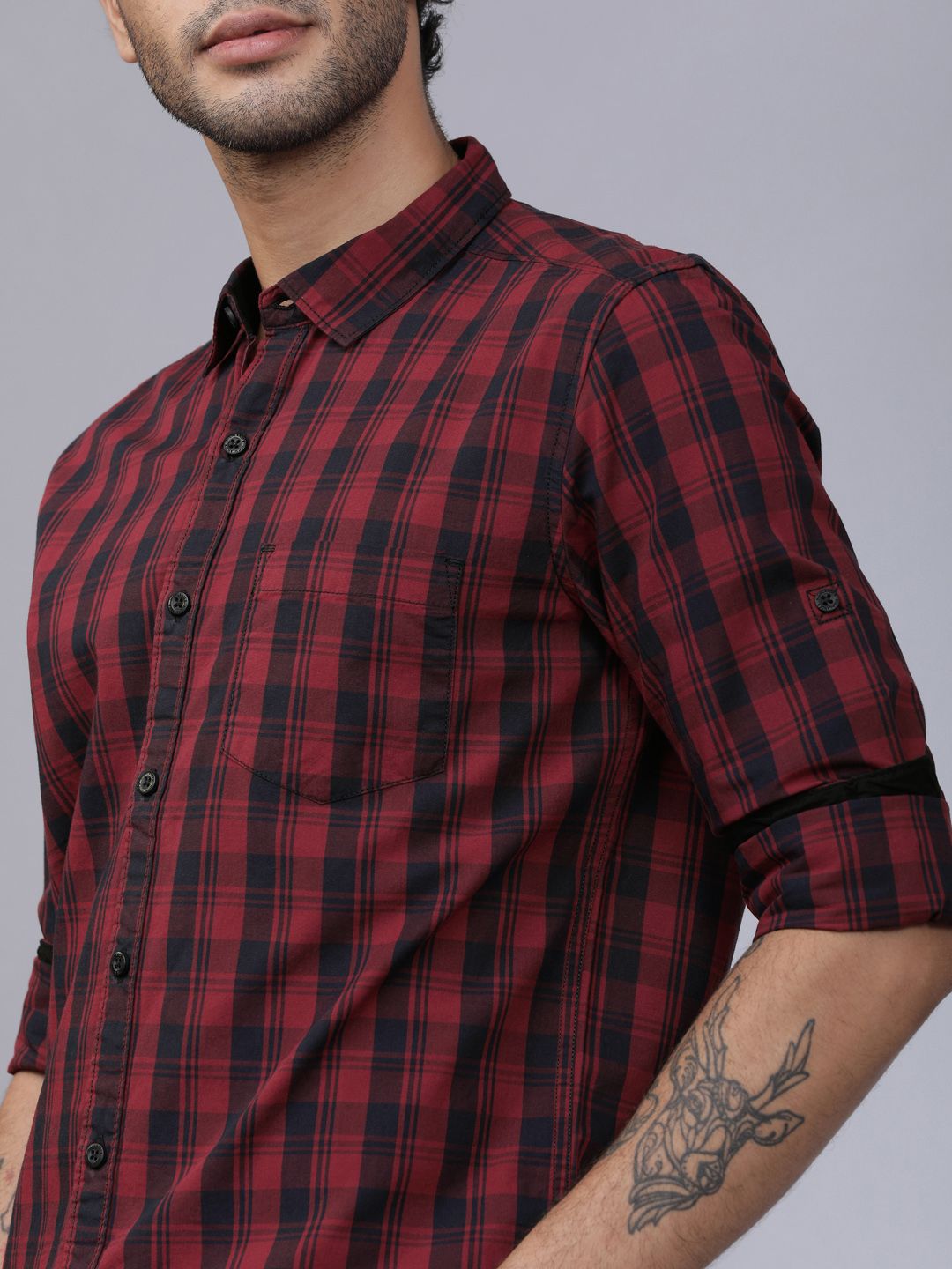 HIGHLANDER Men Navy Blue & Red Slim Fit Checked Casual Shirt (Image - 1)