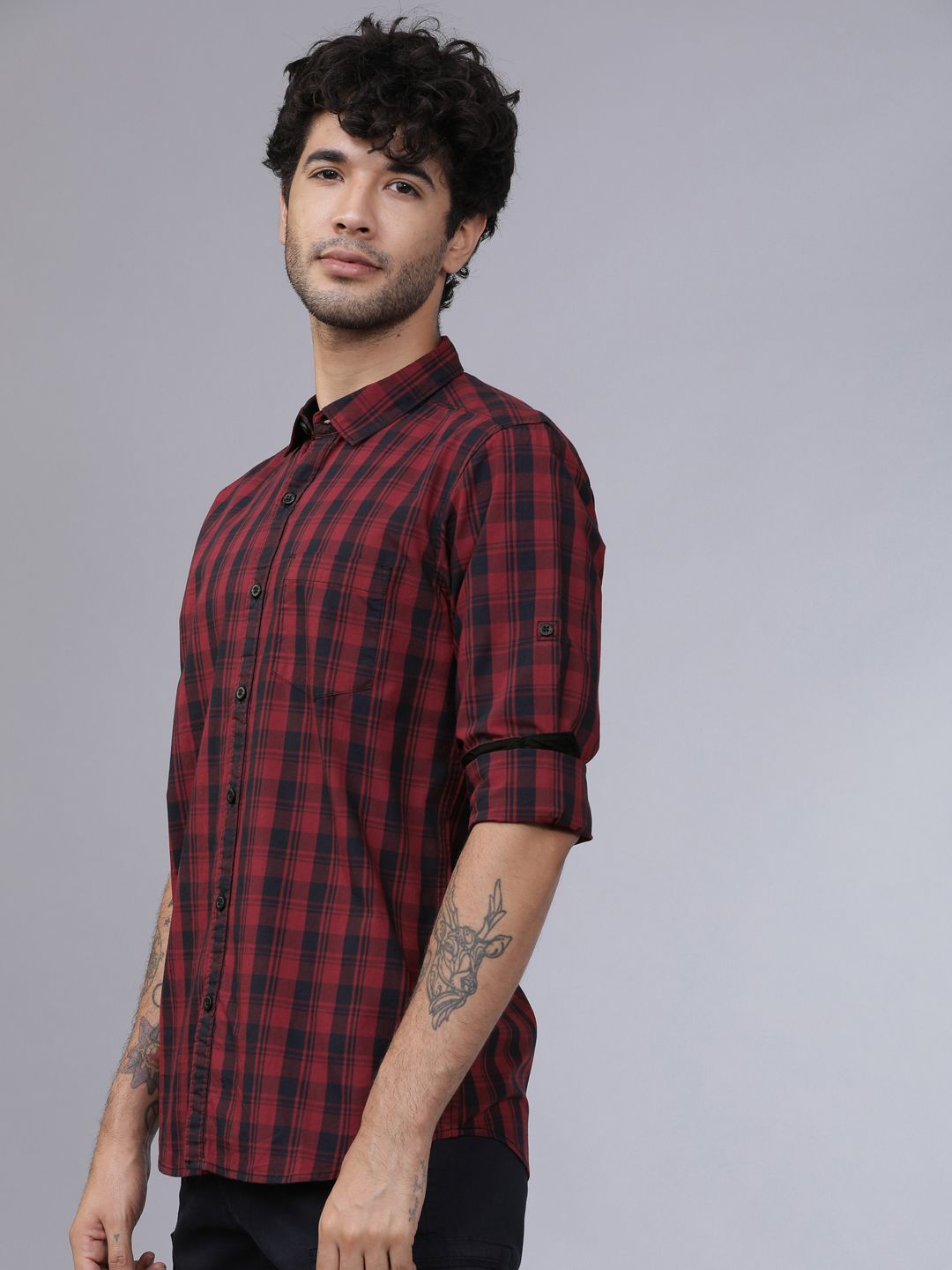 HIGHLANDER Men Navy Blue & Red Slim Fit Checked Casual Shirt (Image - 2)