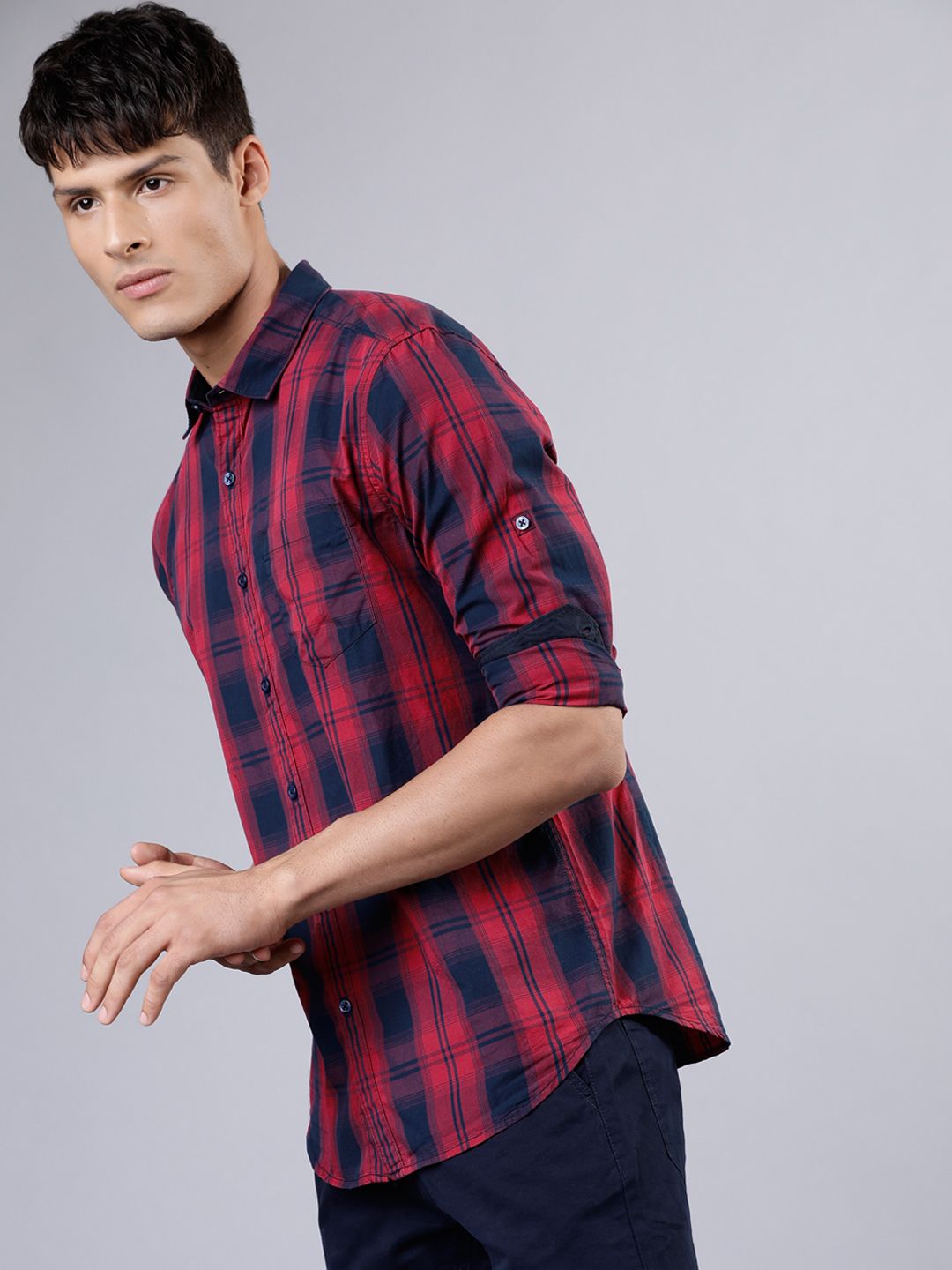 HIGHLANDER Men Red & Navy Blue Slim Fit Yarn Dyed Checked Casual Shirt (Image - 3)