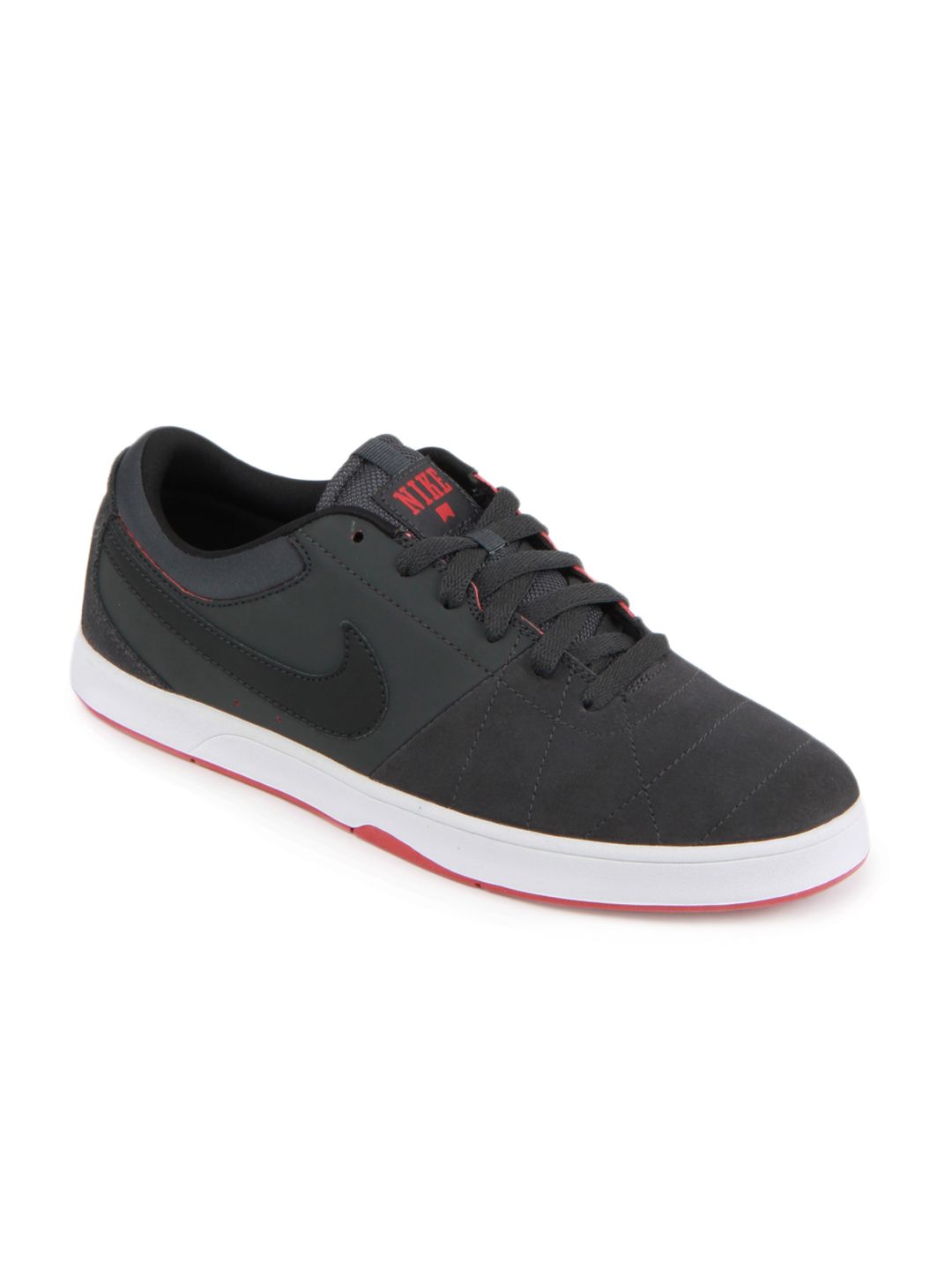 nike sports shoes price in india for mens