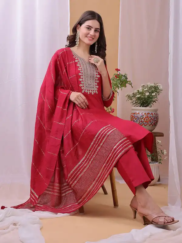 Buy Zari Saree Online in India | Myntra