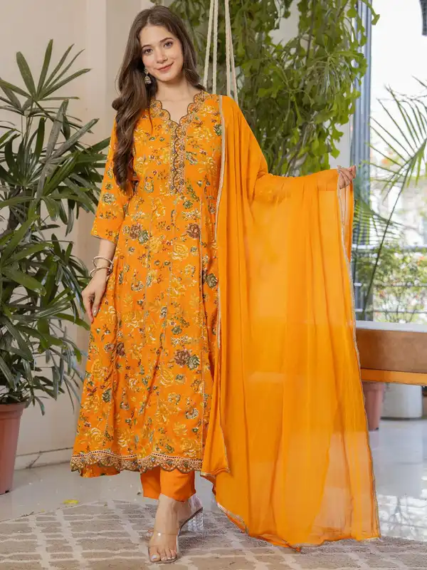 Buy Zari Saree Online in India | Myntra