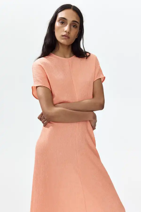 h and m maxi dress Effortless Summer Style: H&M Inspiration neck at front and low cut at back Tiktok H And M Summer