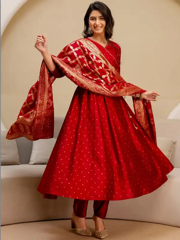 Kaari Kurta-set met geborduurde dames met Dupatta - Anarkali Fit | Organza Dupatta met meerkleurig borduurwerk | Rechte broek met zijzak | Kurta-set voor vrouwen, Kohl Zwart, S Kaari Kurta-set met geborduurde dames met Dupatta - Anarkali Fit | Organza Dupatta met meerkleurig borduurwerk | Rechte broek met zijzak | Kurta-set voor vrouwen, Kohl Zwart, S