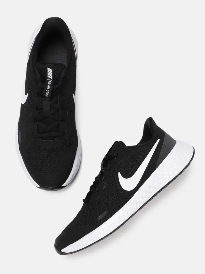 nike revolution 5 black junior