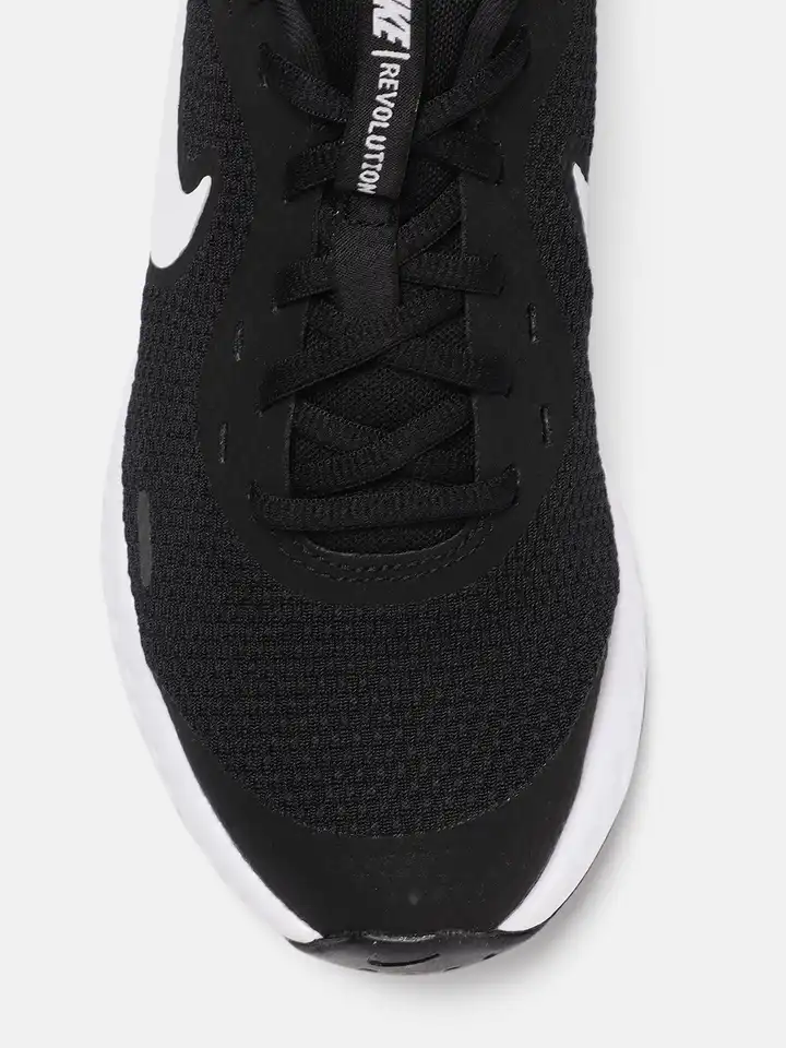 nike revolution 5 black junior