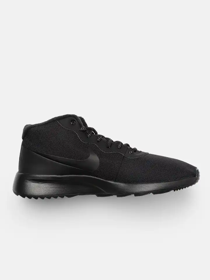 nike tanjun chukka mid