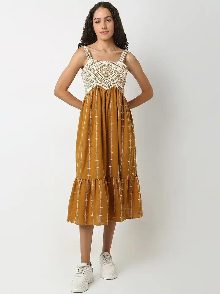 green emerald velvet dress VERO MODA Women's Fit and Flare White Dress main image 0