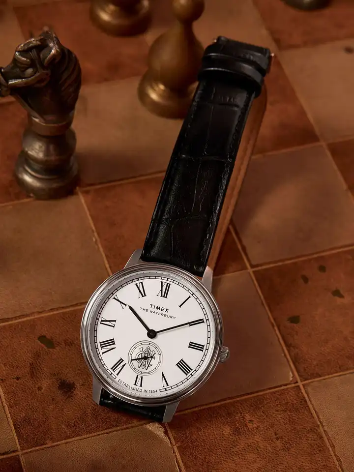Timex Weekender Con Snoopy Joe Cool: Orologio Unisex Con Cinturino In Tessuto, Quadrante Bianco E Lancetta Dei Secondi Rossa