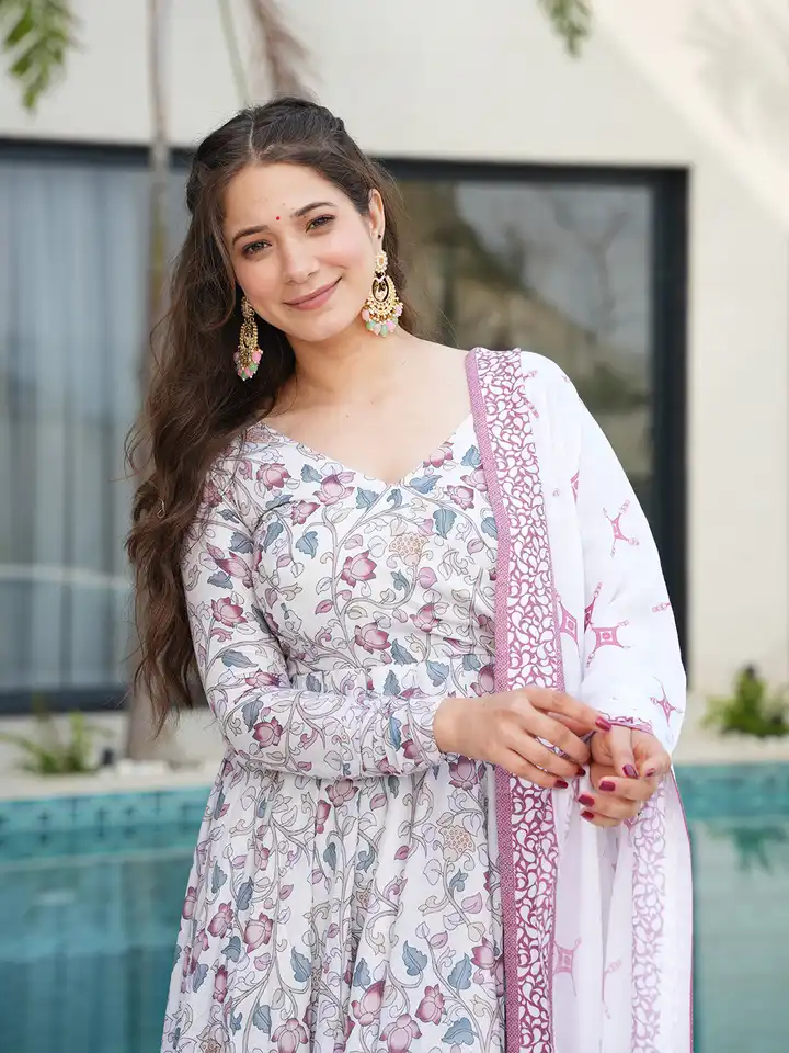Buy Tanhai White Women Floral Printed Regular Pure Cotton Kurta with  Trousers & Dupatta - Kurta Sets for Women 32547023 | Myntra