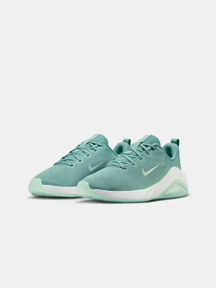 nike lace up training shoes