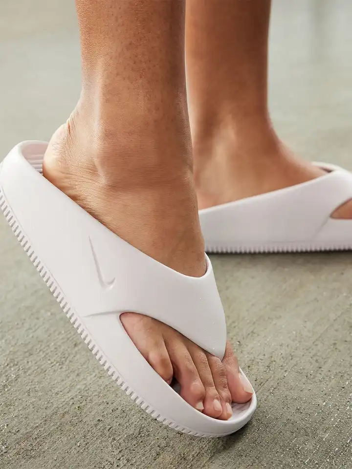 womens size 12 nike flip flops