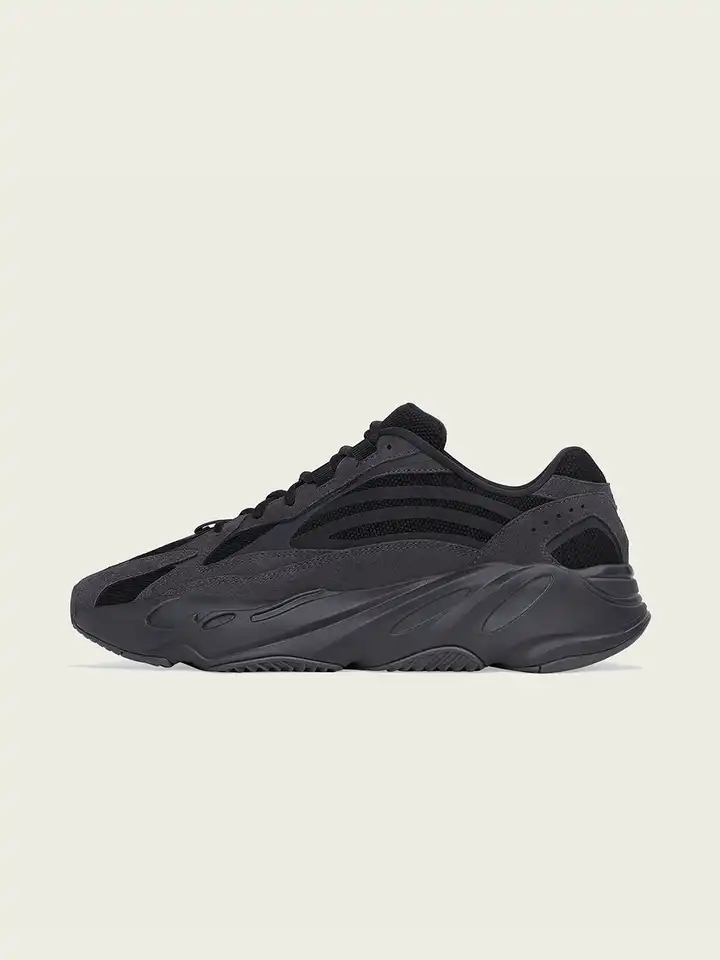 yeezy shoes 700 black