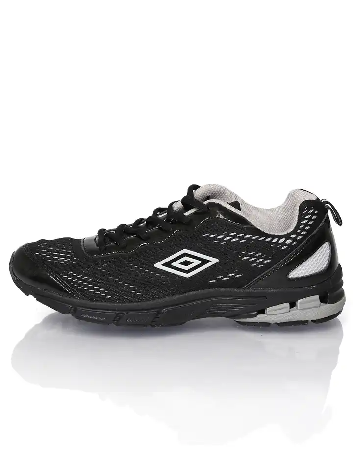 umbro flyknit sports shoes